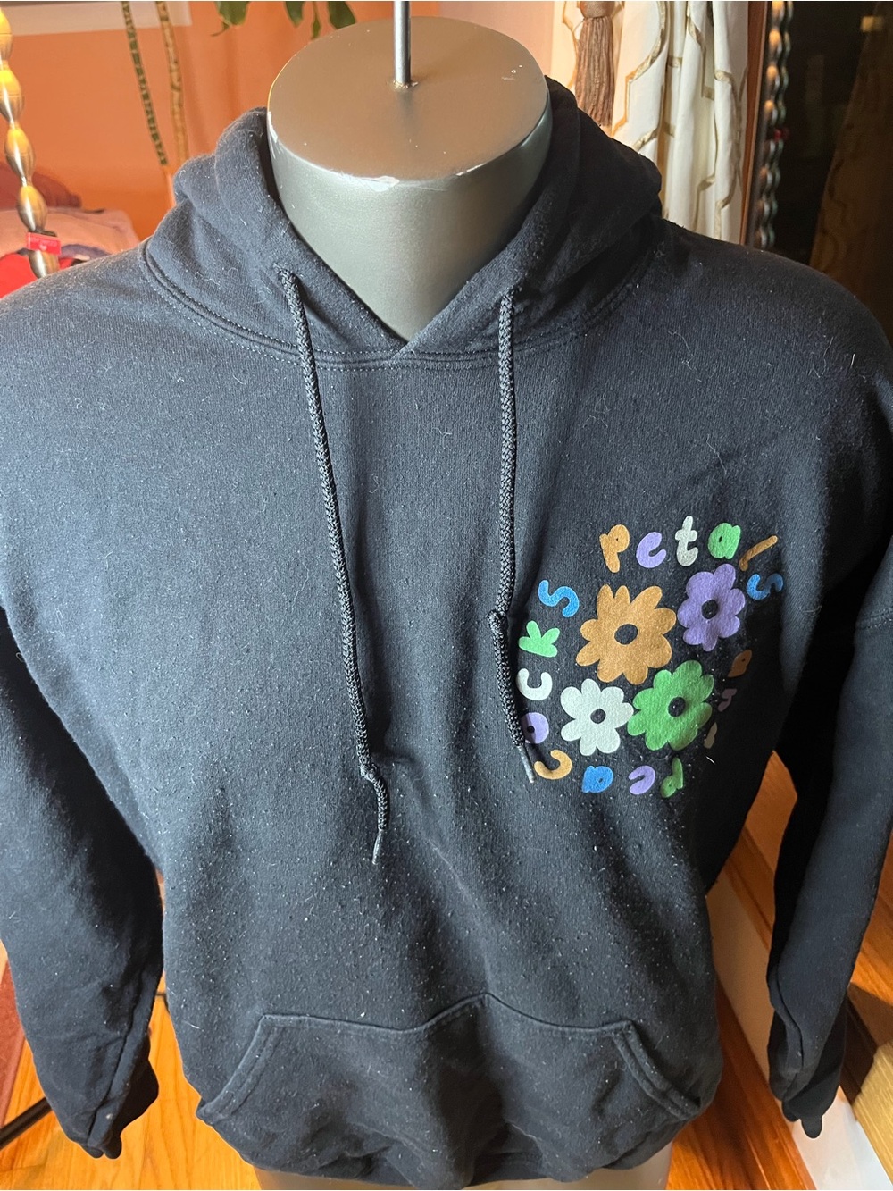 PETALS AND PEACOCKS Black Hoodie size L